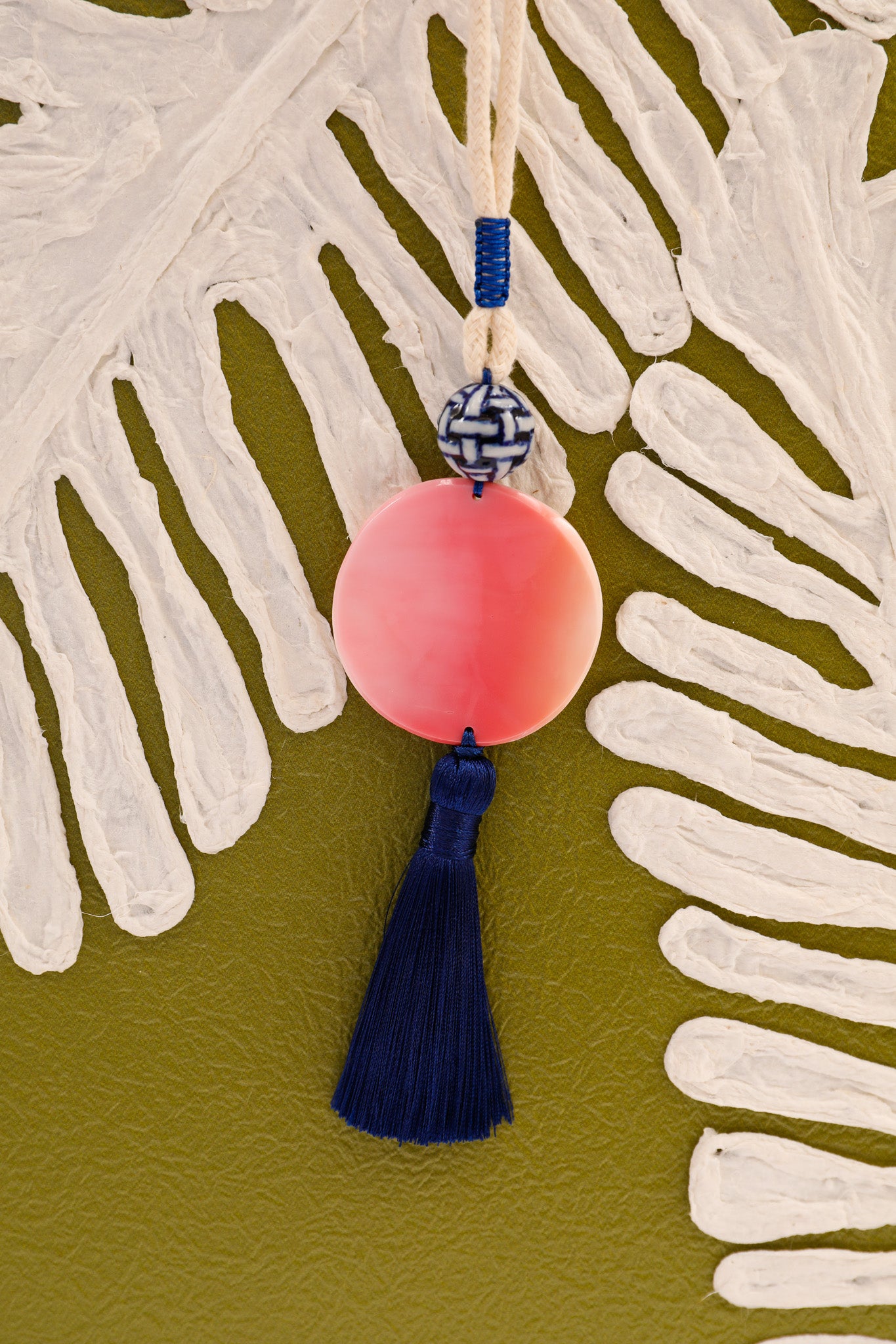 Queen Conch Shell Medallion and Rope Necklace - Royal Blue