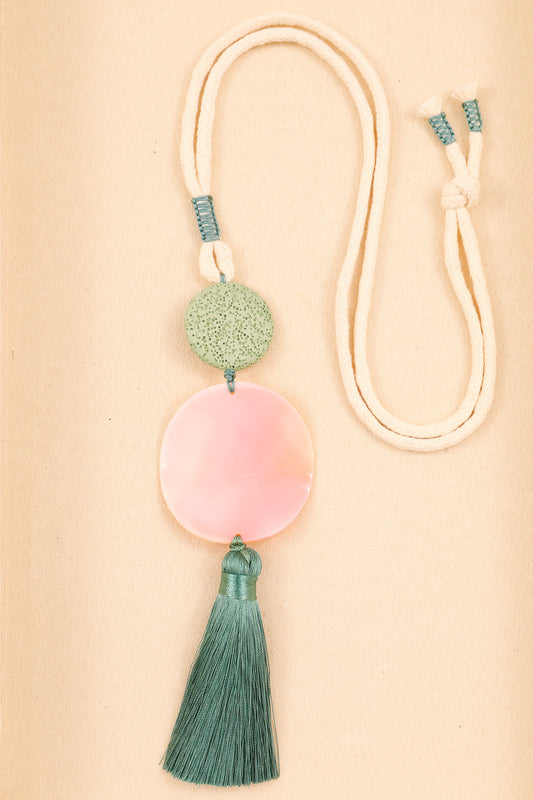 Queen Conch Shell Medallion and Rope Necklace - Seafoam Green